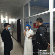 组细心查对库存食物的出产日期、保质期